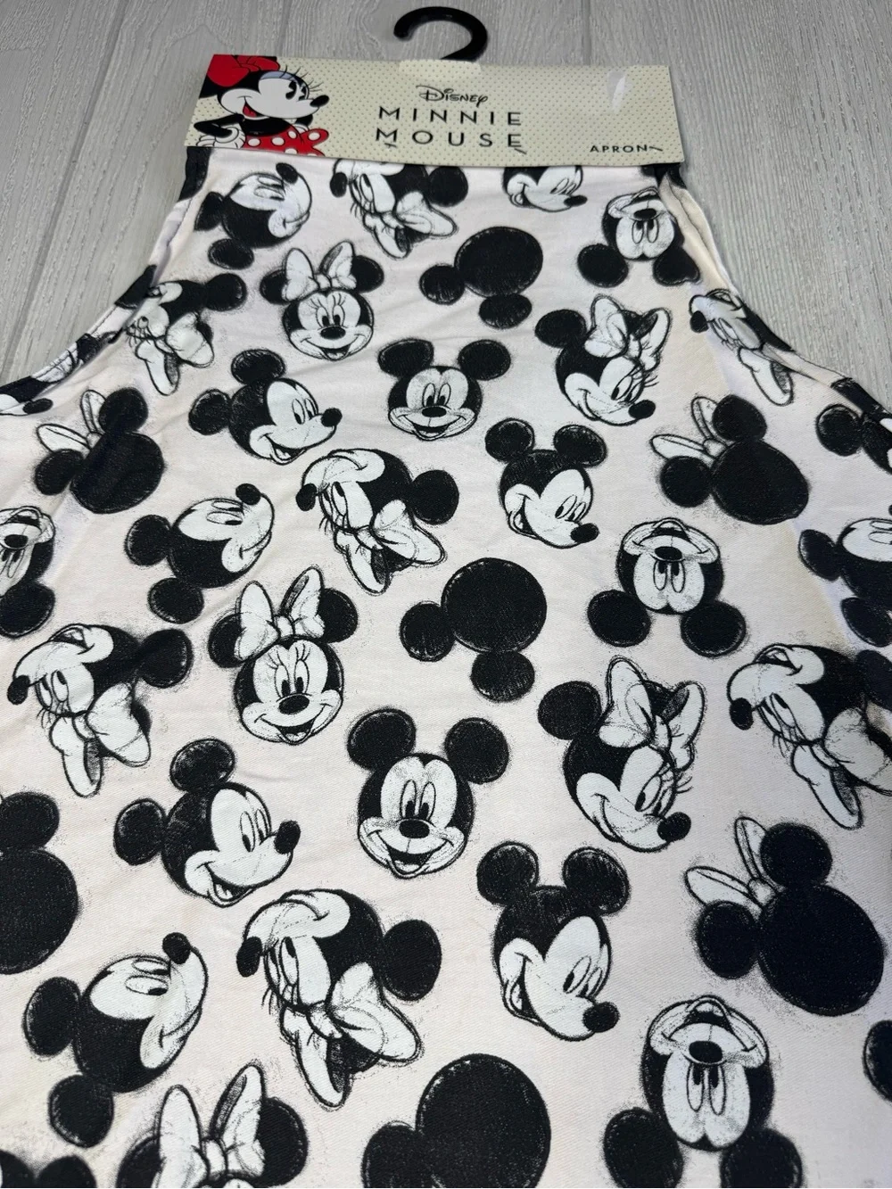 NWT DISNEY APRON, Mickey and Minnie Mouse kitchen cooking